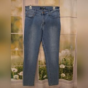 Fashion Nova Distressed Back Skinny Jeans – Size 11/12 (30x27) | Light Wash